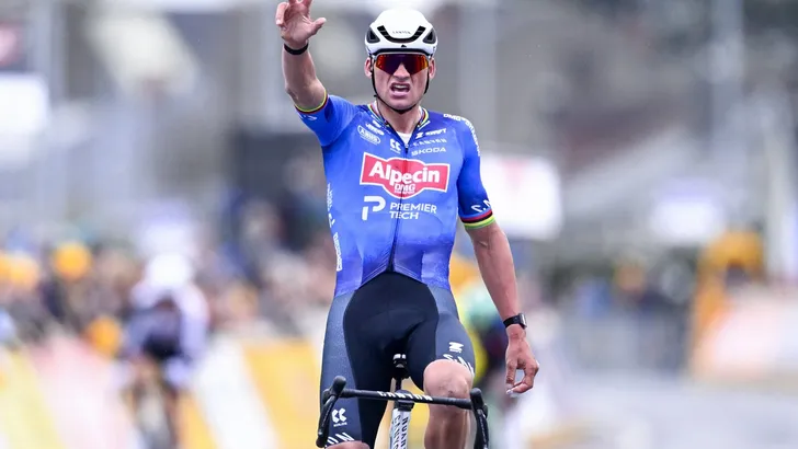 Mathieu van der Poel versnelde in de E3 Saxo Classic op de Boigneberg om de groep uit te dunnen, maar dat deed hij wel met hallucinante wattages.