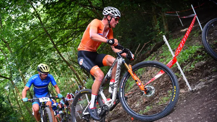 Van der Poel gaat dit jaar ook nog mountainbiken: 'Niet wegduikelen'