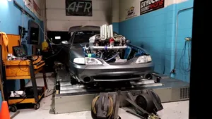 Mustang met acht turbo's gaat de dyno op