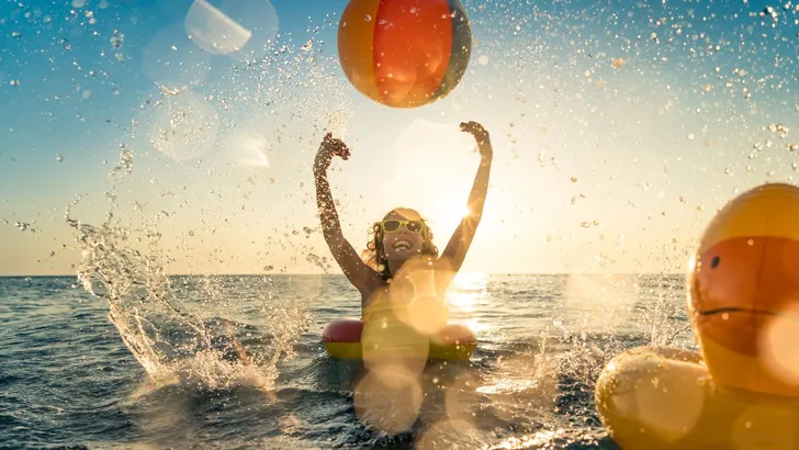 Vrouw aan het genieten van vakantie.