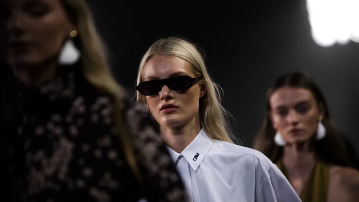 Shocking: deze kleding zou voor hoofdpijn zorgen