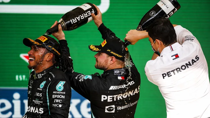 Mercedes vraagt om herbeoordeling Verstappen/Hamilton incident