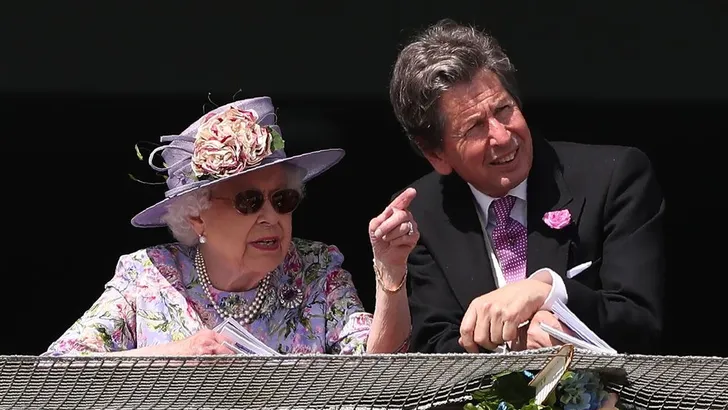 Queen Elizabeth vermaakt zich opperbest in weekend 65-jarig jubileum