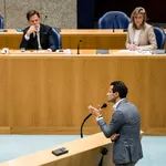 Farid Azarkan en Minister Ferdinand Grapperhaus, Premier Mark Rutte en Minister Kajsa Ollongren