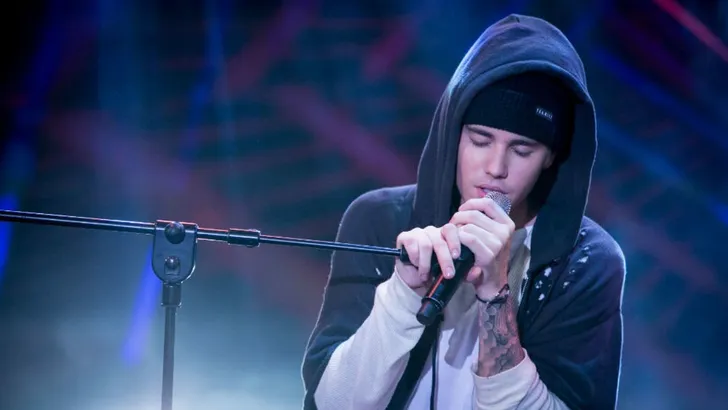 Justin Bieber verrast fans bij Ellen