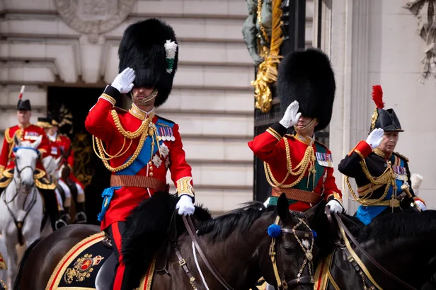 Van links naar rechts: Prins William, prins Edward en prinses Anne. 