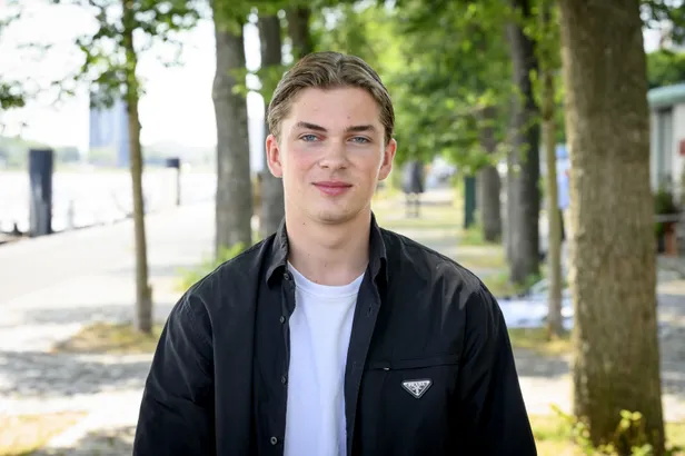 Luuk van der Boom tijdens de perslunch van The Pianoman 2026. 