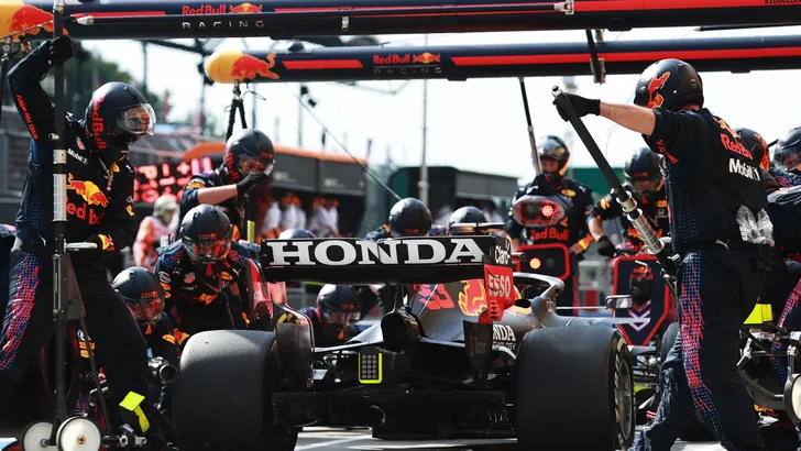 Honda probeert gescheurde motor Verstappen te repareren 