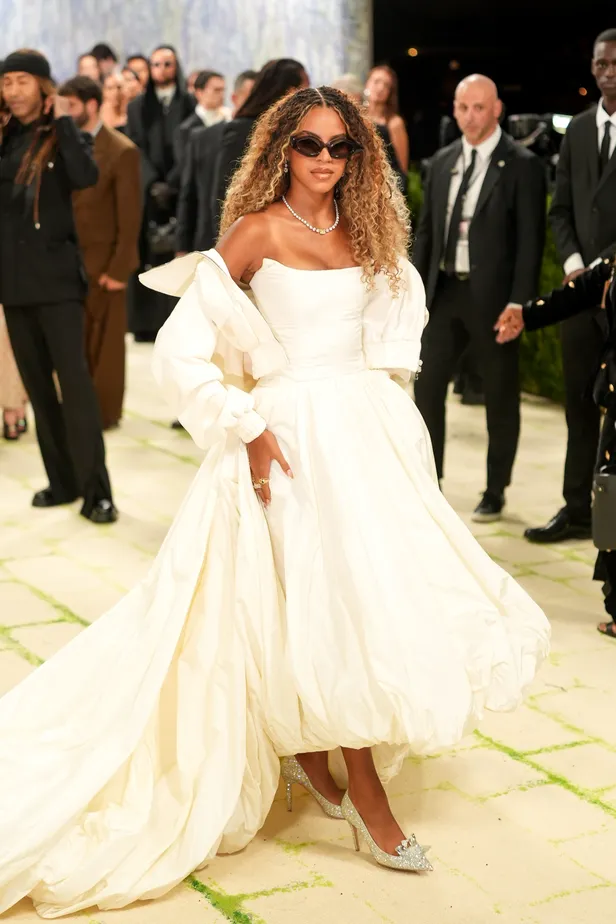 Blue Ivy in Balenciaga tijdens het Met Gala 