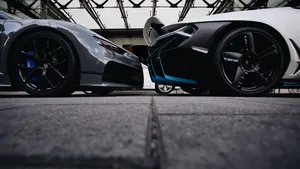 Deze camper slokt een Bugatti op, maar de echte gekte begint pas daarna