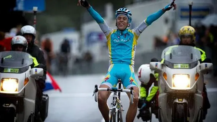Di Gregorio de beste in natte rit Parijs-Nice