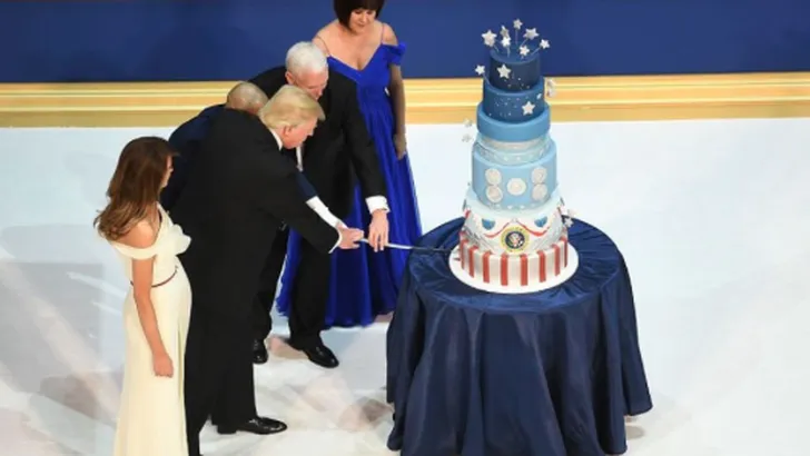 Na gênant bewijs geeft bakker toe: 'Trumps taart is exacte kopie van die van Obama'
