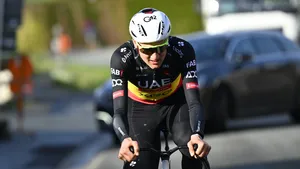 Tim Wellens op verkenning voor de Omloop Het Nieuwsblad.