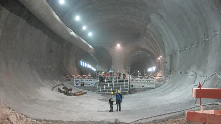 Zwitserland voltooit gigantisch tunnelnetwerk van 2.000 kilometer om vrachtverkeer van de weg te halen