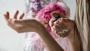 De lente roept om frisse geuren! Duik in onze selectie van dé 3 ultieme parfums die jouw seizoen met allure en elegantie vullen. Welke kies jij?