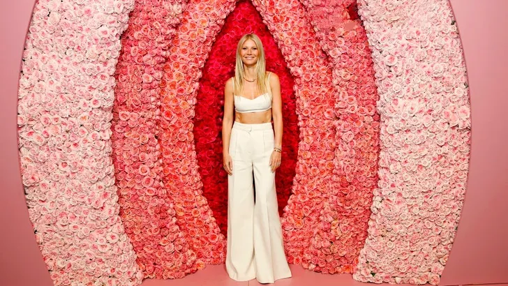 Gwyneth Paltrow wenst je een sexy kerst!