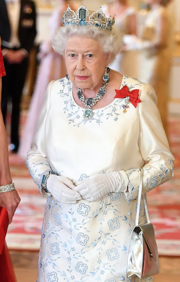 Koningin Elizabeth II royals aquamarijnen sieraden juli 2017