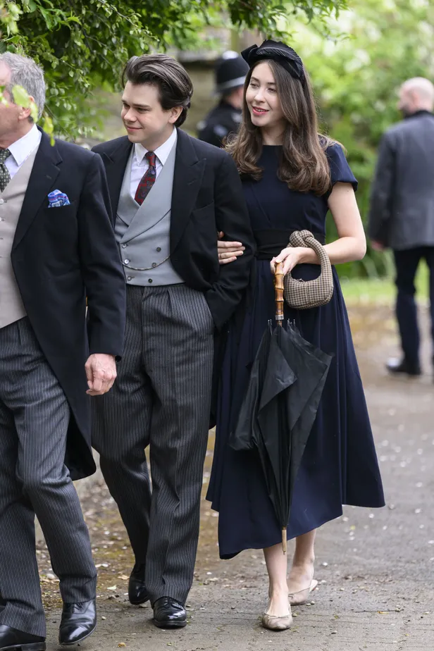 Royal wedding Peter Phillips en Harriet Sperling: Samuel Chatto en zijn vriendin Eleanor Ekserdjian.