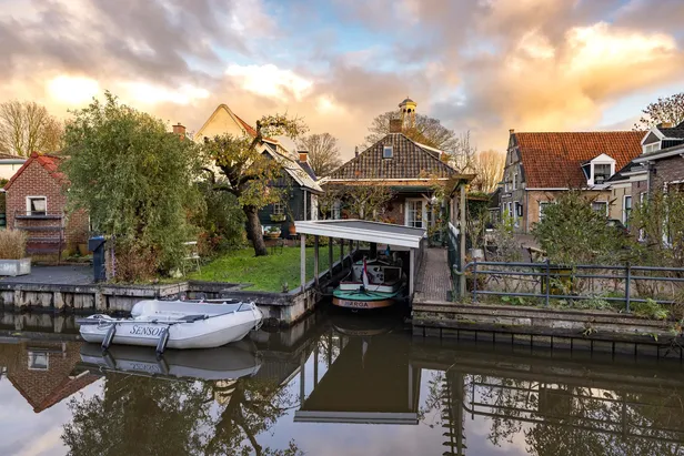 Tuin met eigen boothuis in Friesland