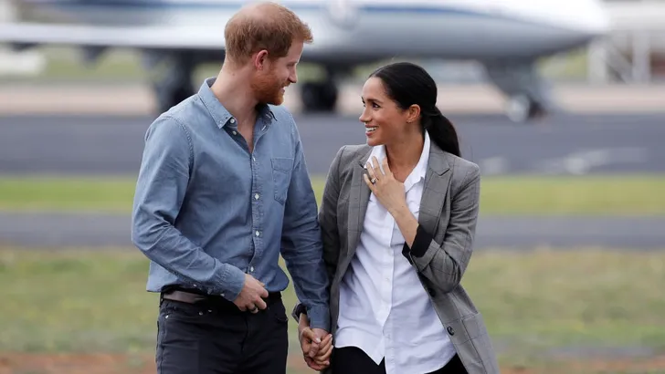 Prins Harry en hertogin Meghan stellen zich bescheiden op