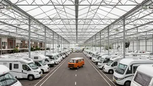 Wanhopig op zoek naar stalling? Dit koppel toverde hun kas om tot de redding voor 380 campers