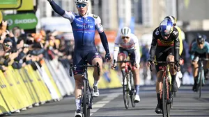 fabio jakobsen wout van aert