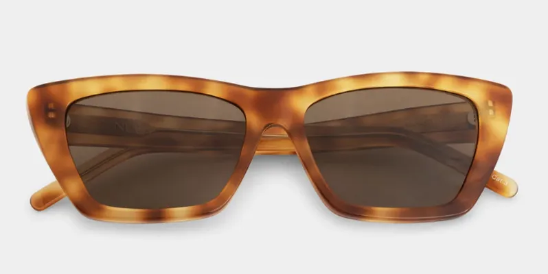 Met Nulá kies je niet alleen een bril, maar een stukje persoonlijkheid dat subtiel met je meegaat (€155).