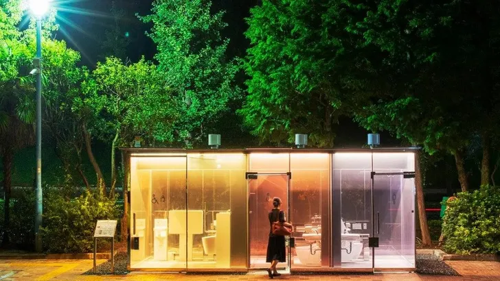 Transparante designtoiletten voor de hoge nood