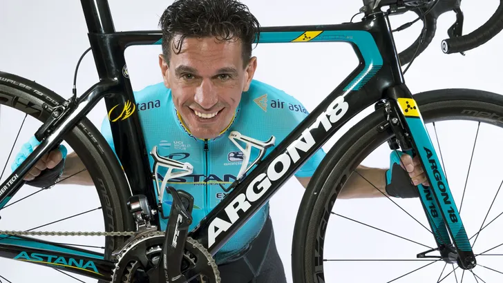 Paolo Tiralongo hangt fiets aan de wilgen