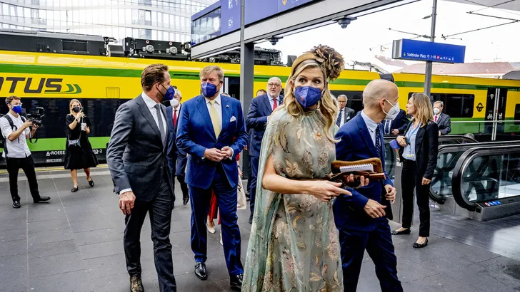 Máxima en WA pakken de trein... naar Graz