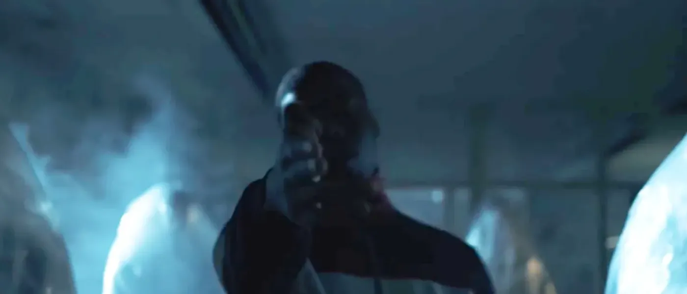 JoeyAK in de clip van Gangster Love