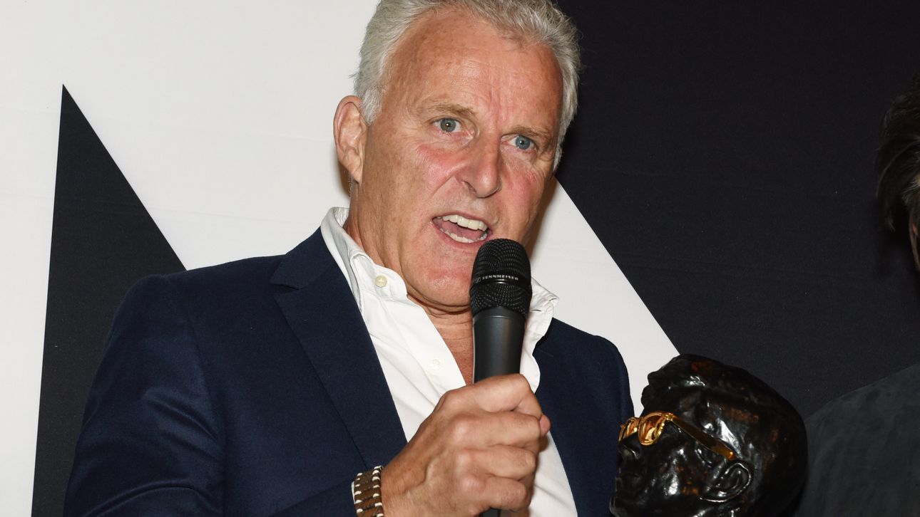 Peter R. de Vries woest op Transavia | Panorama