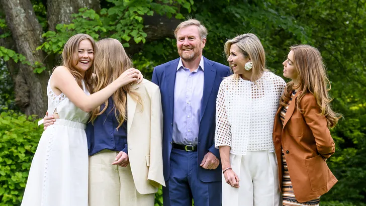 Wanneer komt Ariane terug naar Nederland? – Foto van prinses Ariane met prinses Amalia, koning Willem-Alexander, koningin Máxima en prinses Alexia, 2024.