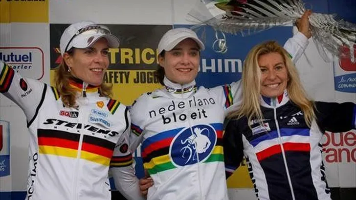 Vos wint in Pontchâteau, Van Paassen leidt WB