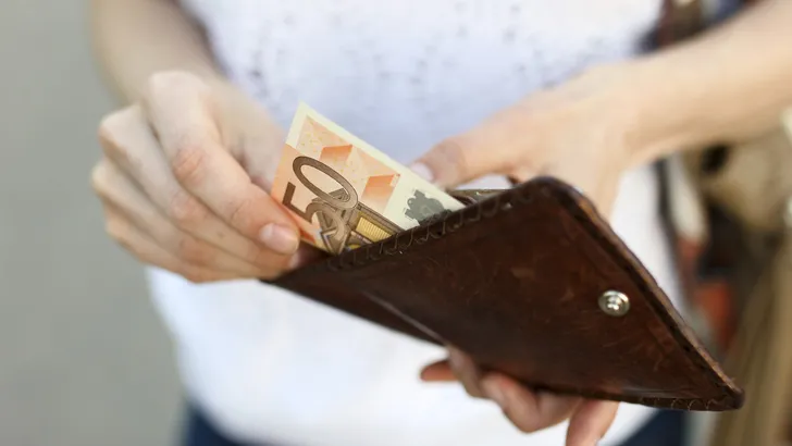 7 tekenen dat je NU moet stoppen met geld uitgeven