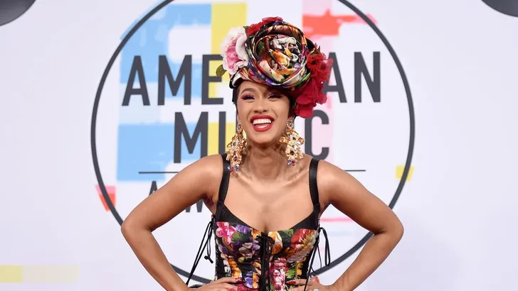 Cardi B laat na vijf maanden eindelijk haar baby zien