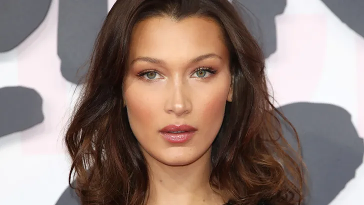 Bella Hadid bijna onherkenbaar door nieuwe coupe