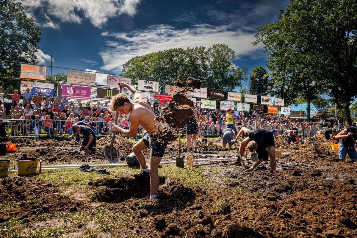 Het NK gatgraven in Luttenberg is pure topsport