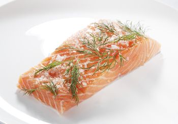 Gravad lax met mosterd-dillesaus