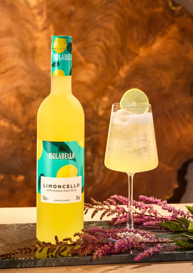 De Isolabella Spritz met Limoncello is heerlijk kris en sprankelend 