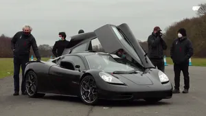 VIDEO: Gordon Murray maakt eerste meters in T.50 prototype