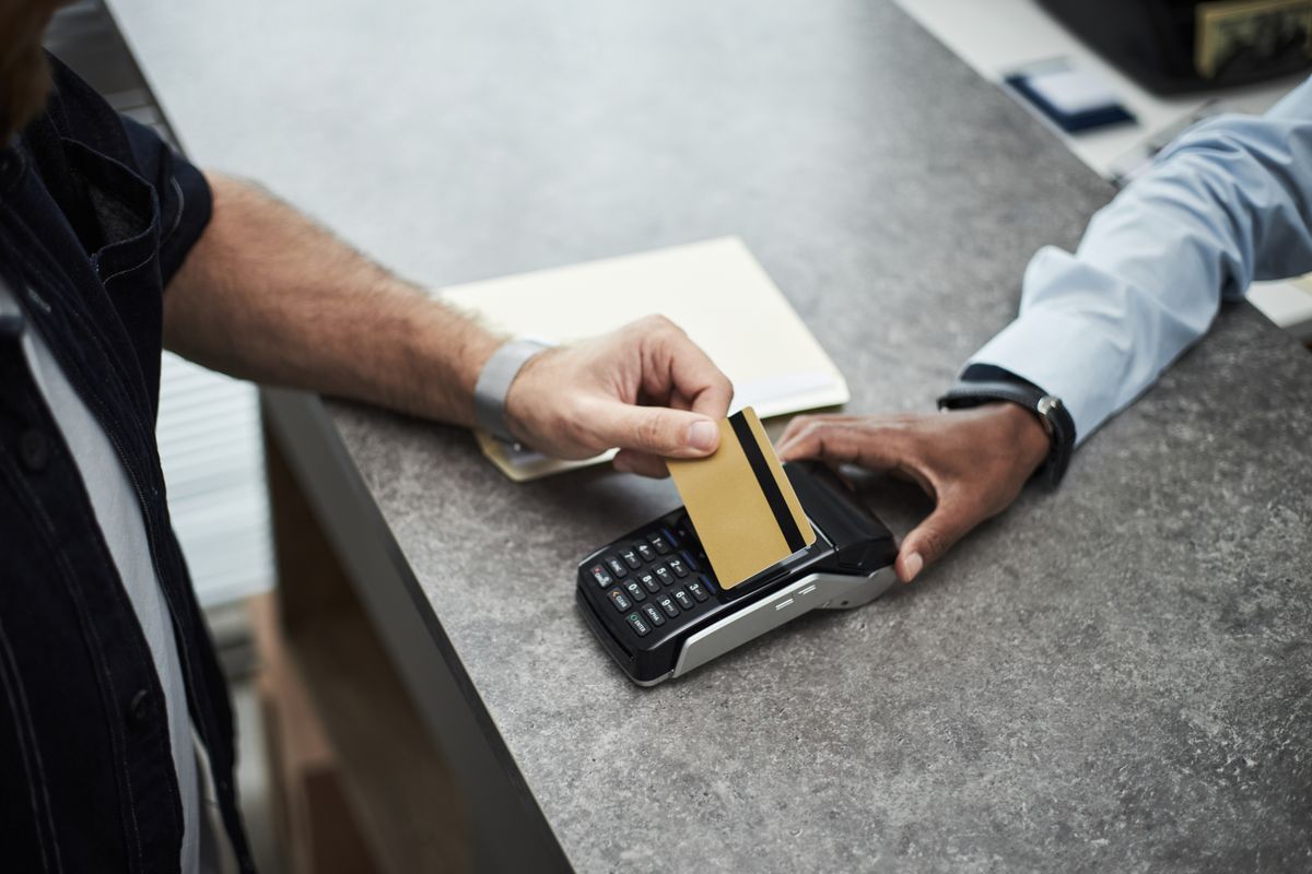Bankpas met PIN-notitie: zo bescherm je je rekening met een simpele ...