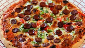 Pizza met droge worst