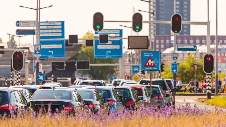 Groot deel Amsterdam in 2025 verboden terrein voor vervuilend verkeer