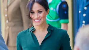 Volgens de make-upartiest van Meghan Markle is dít de perfecte highlighter, en het ligt bij de drogist 