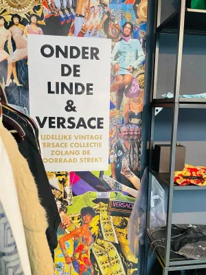 Speciaal voor de gelegenheid kun je een selectie unieke Versace-items shoppen.