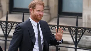 Prins Harry keert weer terug naar Engeland: 'Ik ben vereerd'