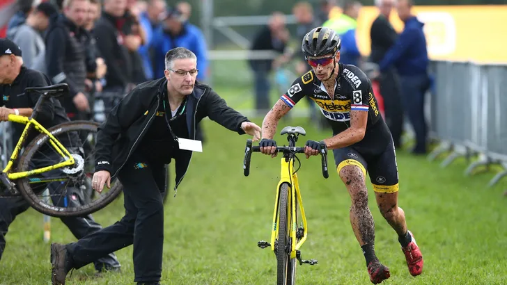 Lars van der Haar doorbreekt zegereeks Van der Poel in Grote Prijs Mario de Clercq