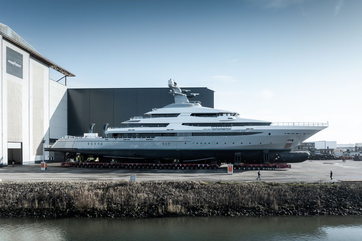 Oceanco lanceert het 93 meter lange superjacht Draak: een indrukwekkende transformatie in Zwijndrech
