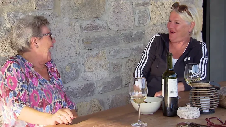 Veelbelovende start voor Petra en Lieske in B&B Vol Liefde: ‘Dat wordt lol’
